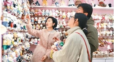 小包掛，何以成年輕人“心頭好”？